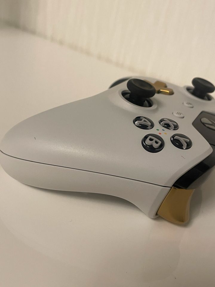 Xbox One Controller Lunar White Edition in Berlin