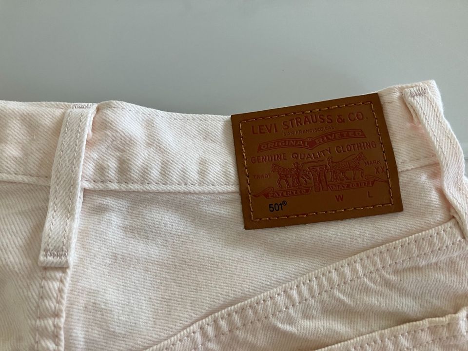 Levis Shorts xs rosa / apricot in Kasendorf