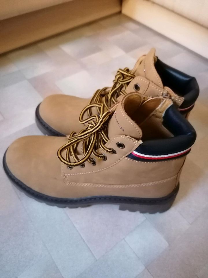 Stiefel Boots Schnürboots Gr 36 Reißverschluß Tommy Hilfiger in Heideblick