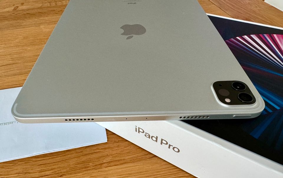 Apple iPad Pro 11 Zoll 2021 (A2377) 128GB WiFi Silver / Rechnung in Wallstawe