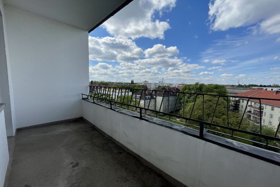 Bezugsfreie 3-Zi.-ETW im DG mit 2 Balkonen und freiem Blick über Berlin in Toplage in Mariendorf in Berlin