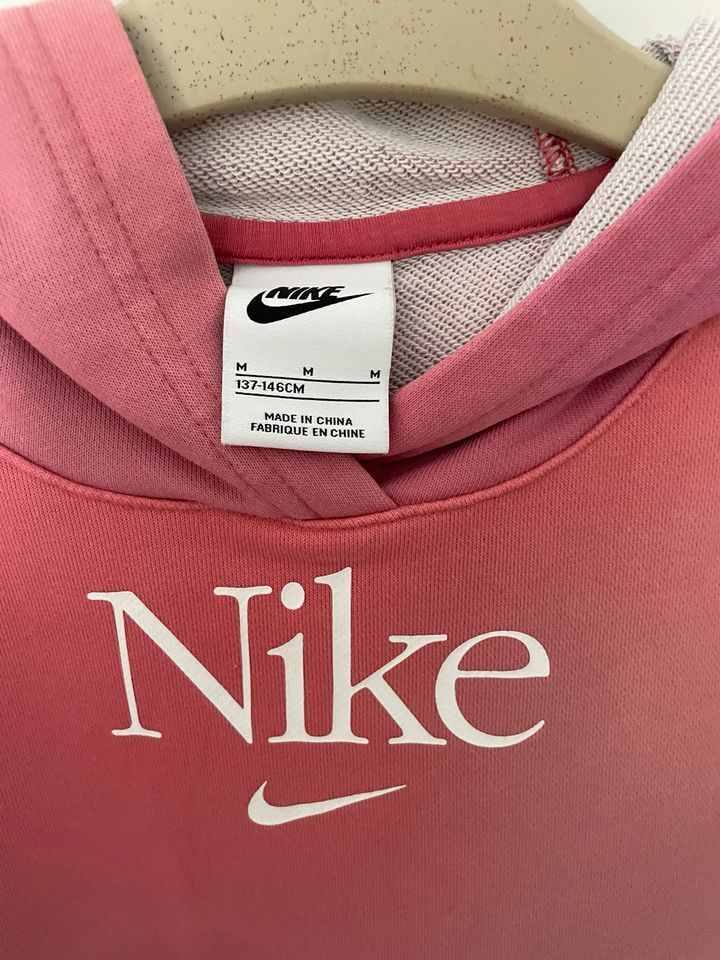 Nike Kapuzenhoodie Pullover Batik Gr. M (137-146 cm) in Leipzig