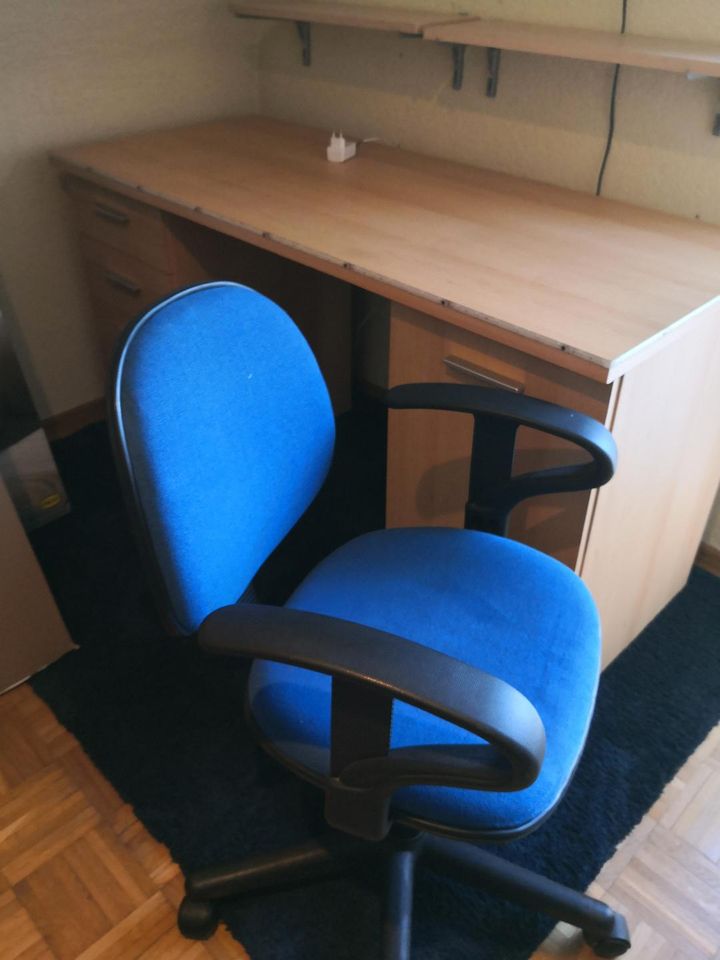 Schreibtisch+Stuhl+2 Ablagen für Selbstabholer in Haiger