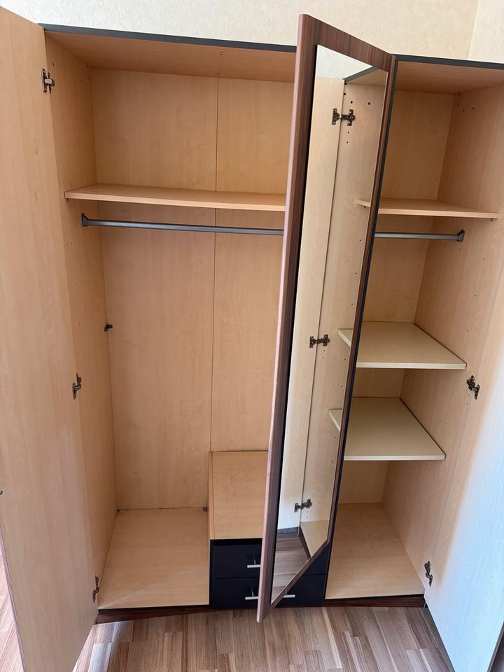 Kleiderschrank zu verschenken in Köln Köln Merheim Zu verschenken