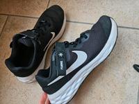 Nike Revolution 6 schwarz weiß 37,5 Turnschuhe Bayern - Geiselhöring Vorschau