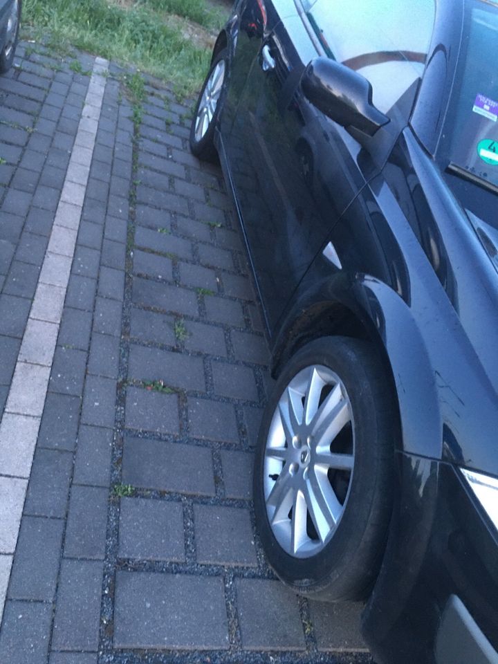Renault megane Cabrio leichte seiten schaden in Berlin