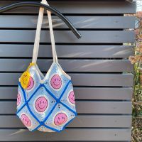 Gehäkelte SMILEY Tote Bag Tasche Häkeltasche Beutel, neu Nordrhein-Westfalen - Gütersloh Vorschau