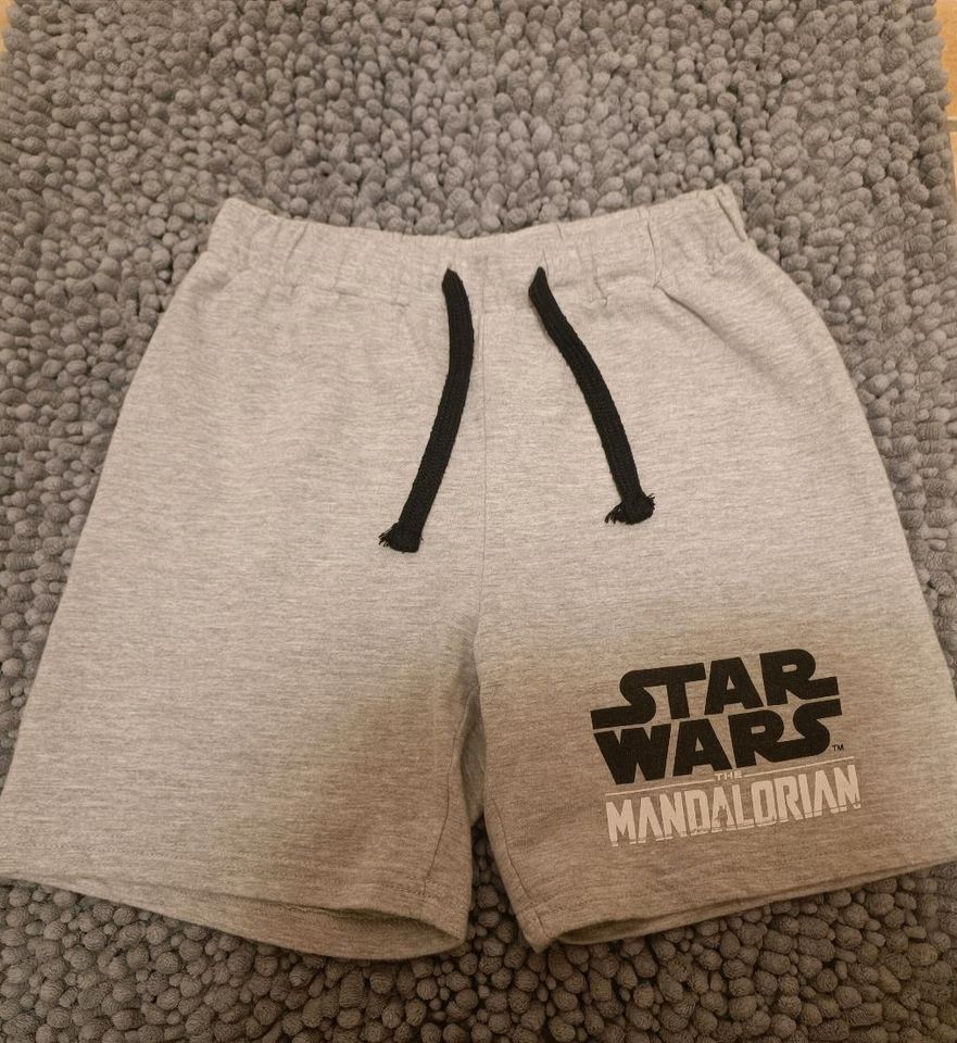 H&M Star Wars Kurze Hose Kurze Shorts in Gr 122 in Neumünster
