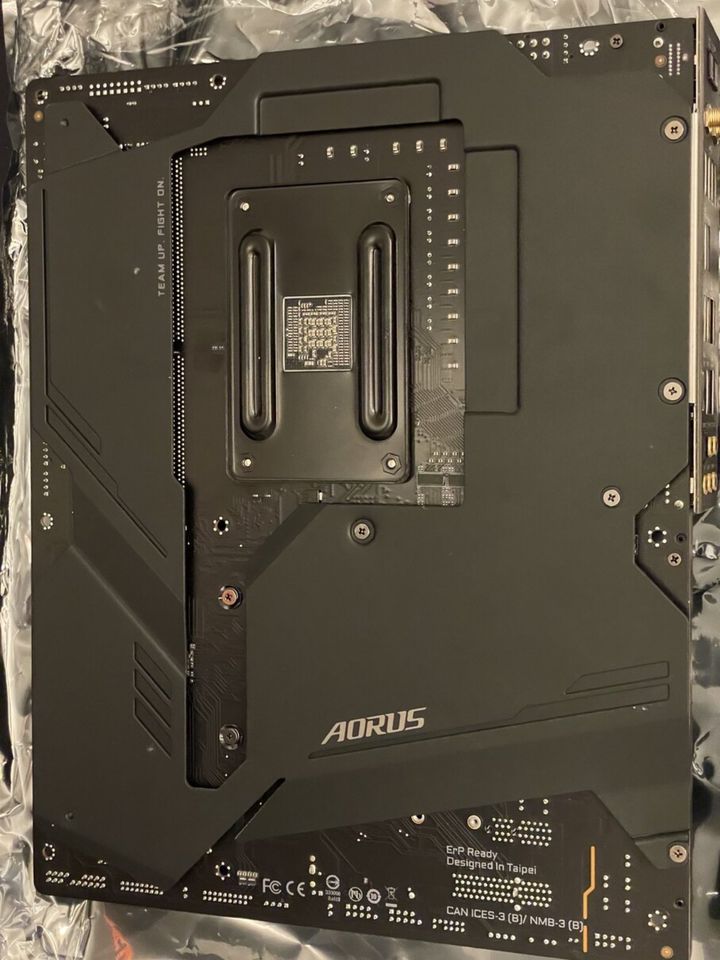 Gigabyte X570 Aorus Master & 32GB CL15 RAM in Leipheim