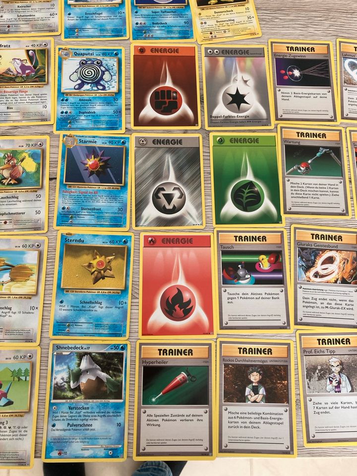 Pokémon Karten aus der Serie Evolution von 2016 in Ziethen b. Ratzeburg