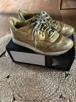 Vintage Reebok Gr. 40 Gold 1984 Wonder Woman Sneakers Nordrhein-Westfalen - Schwerte Vorschau