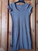 Preis nochmals runter: Schmales Kleid, olivgrün, nur 3 € Sachsen - Frohburg Vorschau