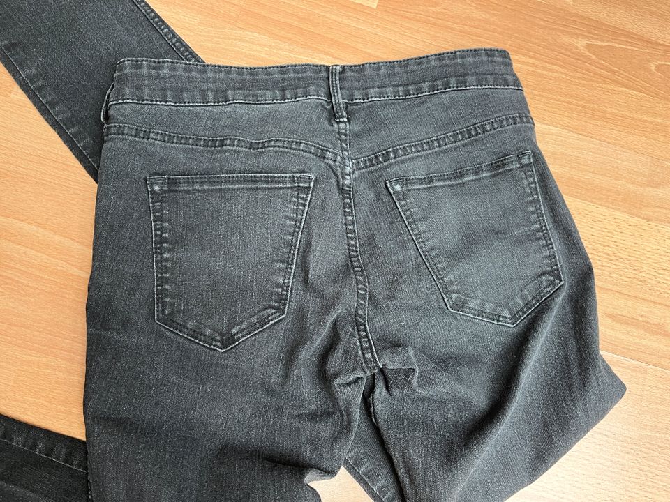 Skinny low waist jeans H&M in München