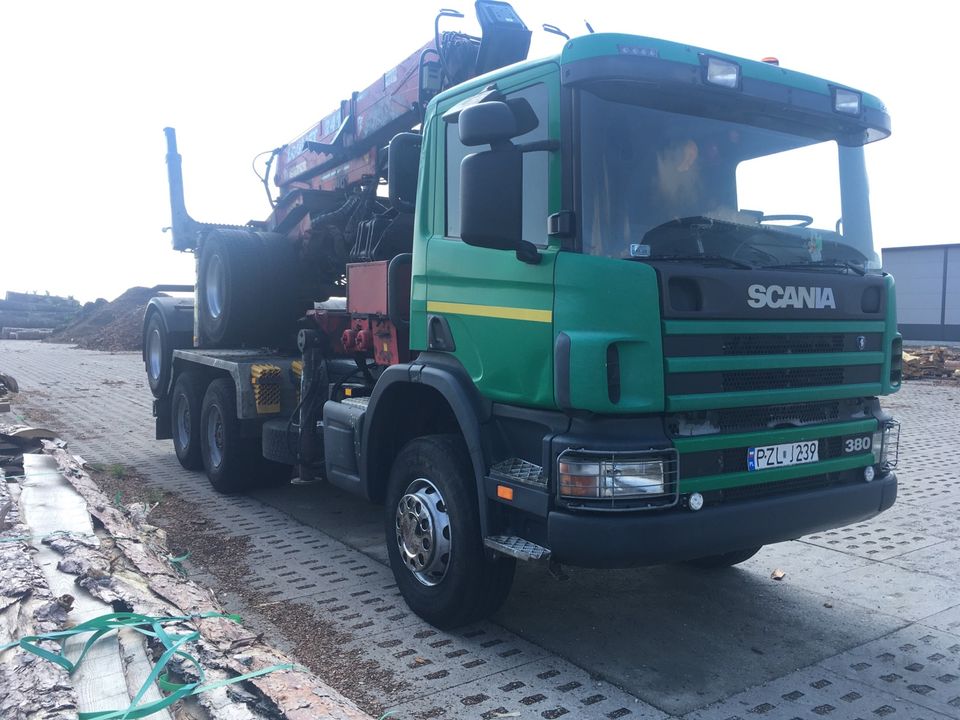 Scania 6x6 Holztransporter mit Kran in Nadrensee