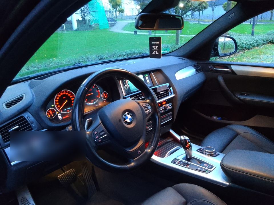 BMW X4 M PAKET M SPORT XDRIVE 9G LEDER NAVI HEADUP ALLRAD SUV AWD in Wermelskirchen