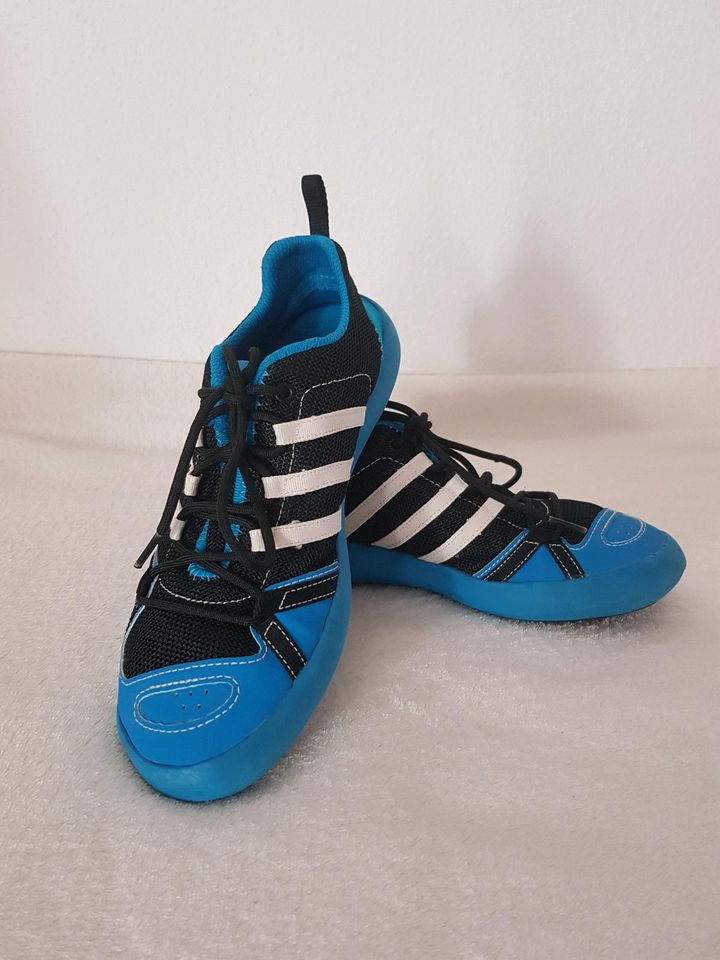 Adidas Schuhe/Sportschuhe/ in Tuntenhausen