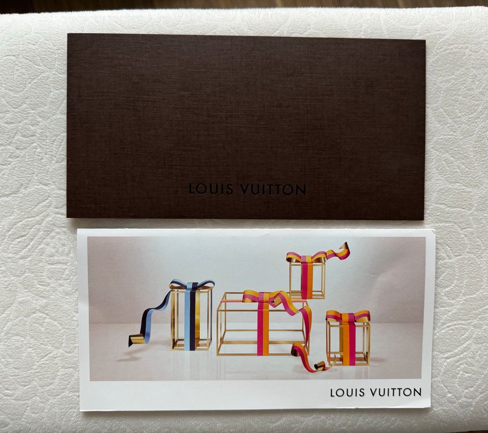 Louis Vuitton Geschenkbox plus Louis Vuitton Sticker in Mainhardt