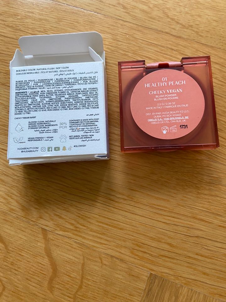 Glowish Cheeky Blush Powder in Healthy Peach 01 in München