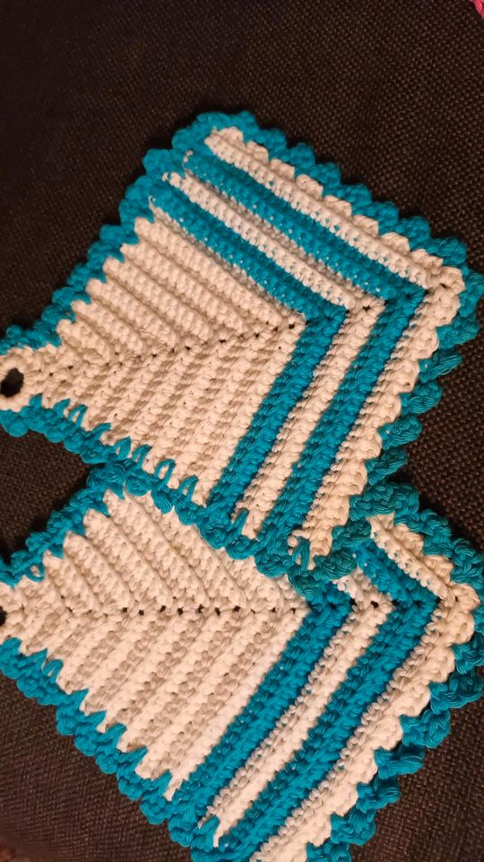 12 Stück 6 zweiteilige Set Topflappen Handarbeit selbstvgestrickt in Remagen