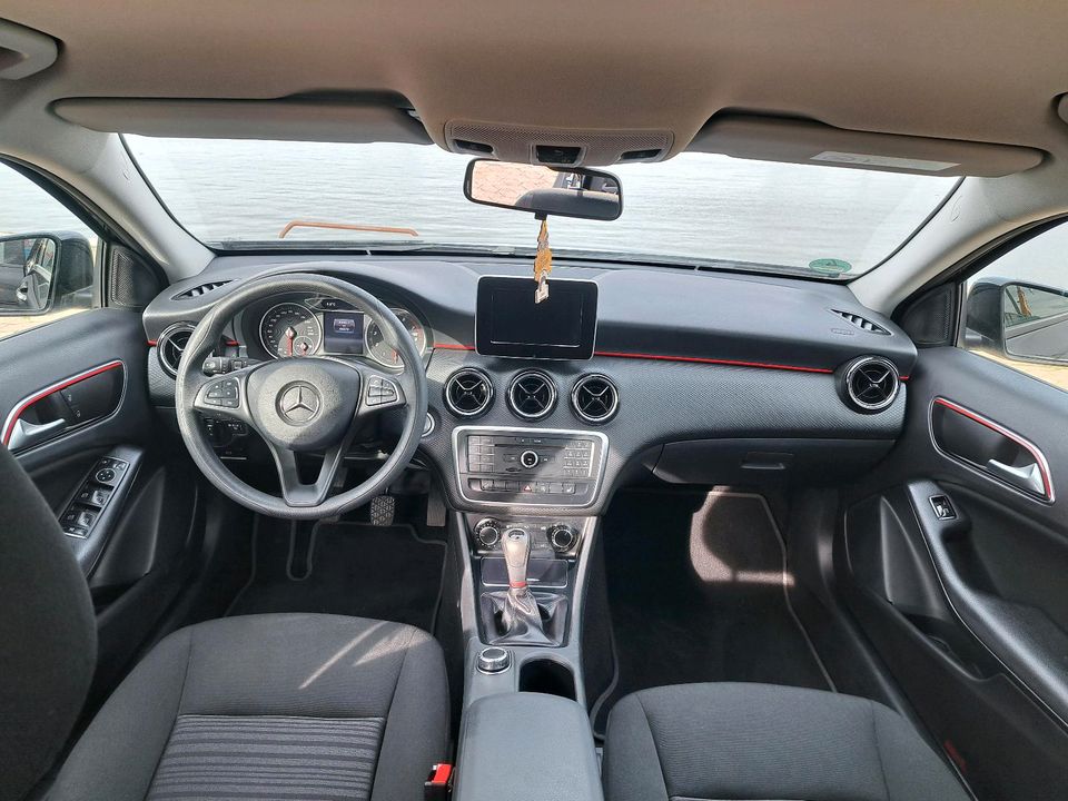 Mercedes Benz A 160 Tempomat, Klima, Keyless Go, Scheckheft in Cuxhaven