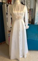 Altes Brautkleid, Vintage, Errulat modelle, mit Arm Gr. 42, 60er? Nordrhein-Westfalen - Langenberg Vorschau