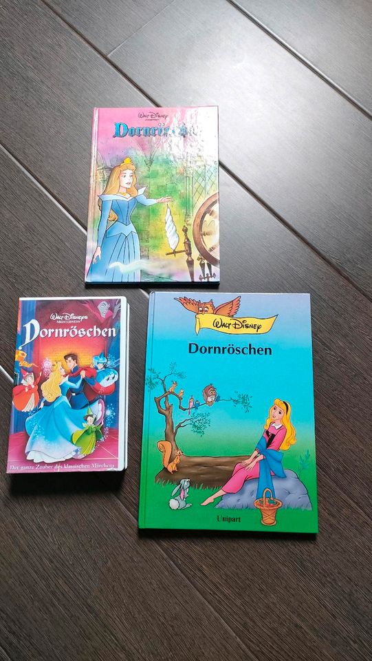 VHS Videokassette Dornröschen Bambi und König der Löwen +Bücher in Stade