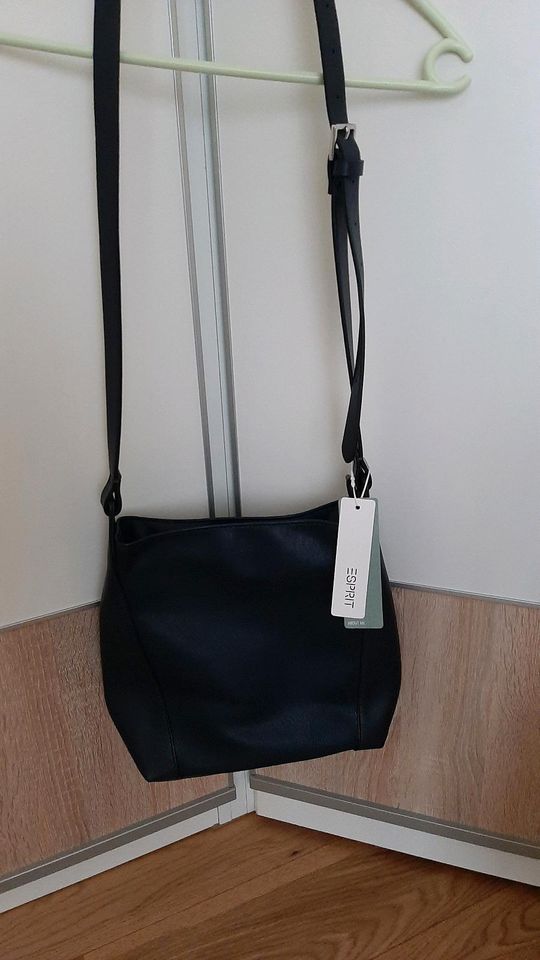 Esprit klassische Tasche, Handtasche dunkelblau Neu mit Etikett in Hamburg