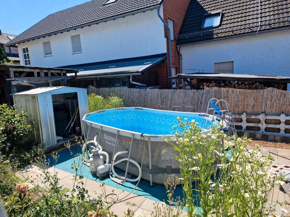 Bestway Pool 4,27x2,5x1 in Horhausen (Nassau)