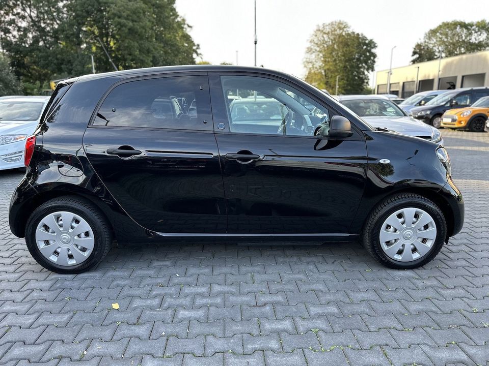 Smart ForFour electric drive EQ/ EFH/22KW/LED/ISOFIX in Mönchengladbach