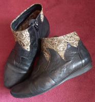 Stiefeletten von Think!, Gr. 37, schwarz mit Blumendetails Hannover - Linden-Limmer Vorschau