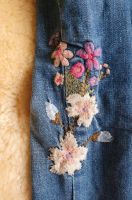 Schöne Zara Jeans Gr. 74 80 mit Blumenverzierung *neuwertig* Hessen - Wiesbaden Vorschau