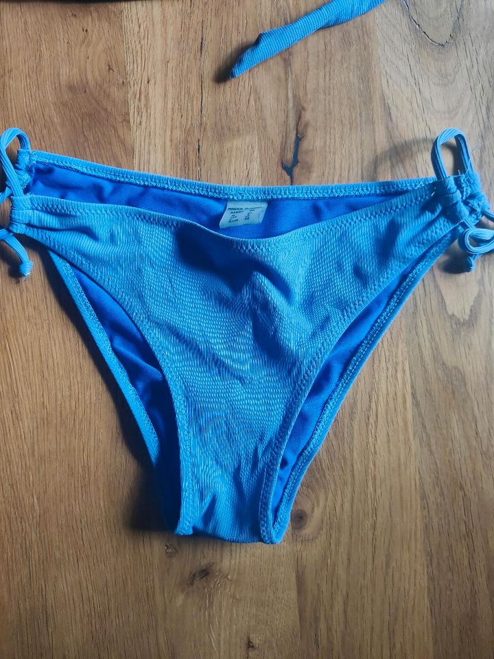 Bikini blau 34 in Schweringen