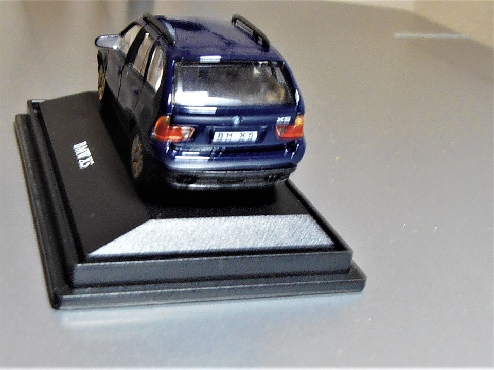 BMW X5 Maßstab 1:72 Modellauto in Acrylbox in Straubing