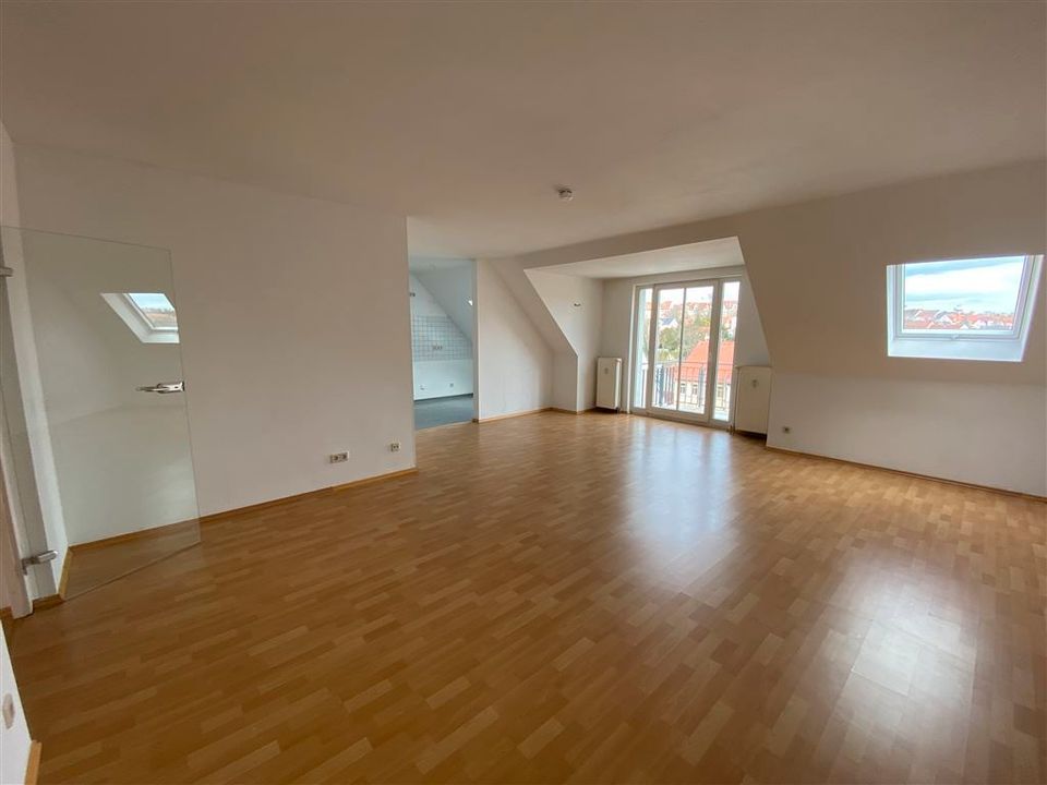 Altenburg* City Center* tolle DG-Whg.* 3 Zimmer* Balkon* offene Küche* 2 Bäder* in Altenburg