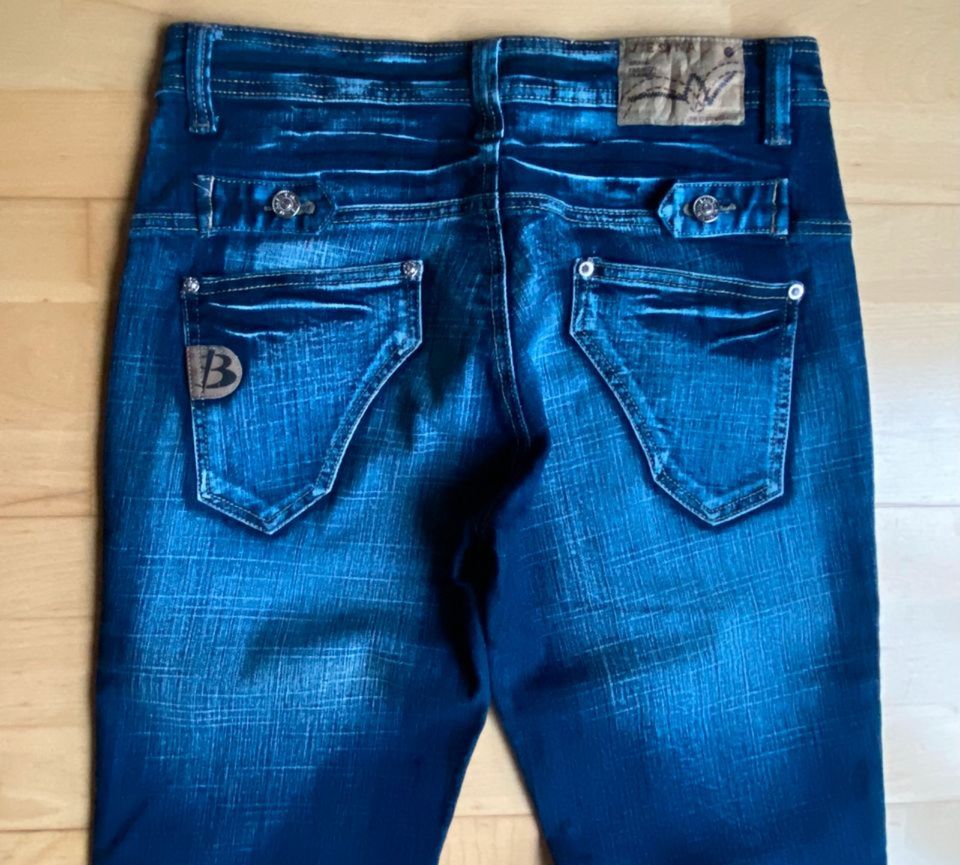 Coole DAMENJEANS *JIESINA*-JSN-Jeanshose-Gr.42=L-XL-Mit Damenbild in Bremen