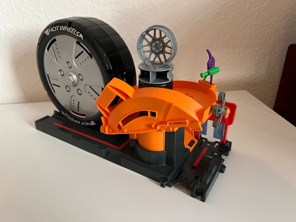 Hot Wheels FNB17 Reifenwerkstatt Superspin in Neuendeich