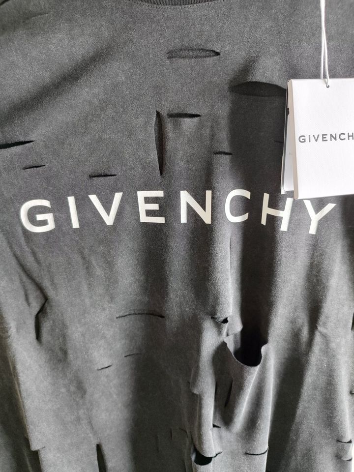 Original Givenchy T-Shirt mit Cut-Out-Aufdruck NEU Größe S in Rüsselsheim