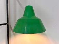 Industrielampe neu lackiert grün aus Dänemark 70er 80er Vintage Deckenlampe Küchenlampe Esstischlampe Berlin - Mitte Vorschau