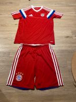 FC Bayern Trikot und Hose 164 top Zustand Baden-Württemberg - Münstertal Vorschau