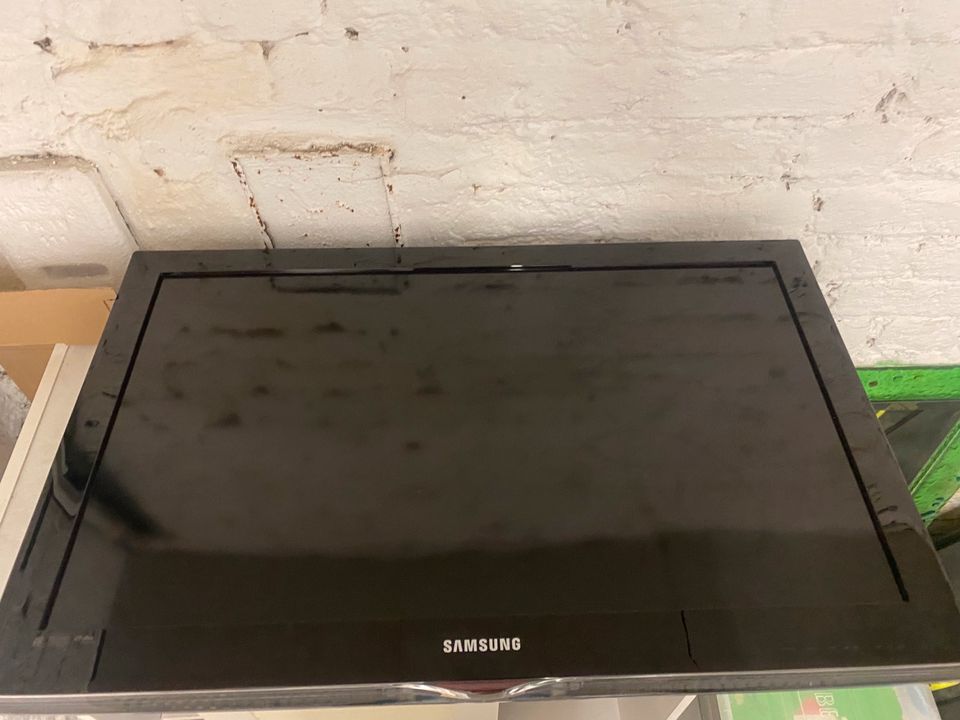Fernseher Samsung 32 Zoll in Sinzig