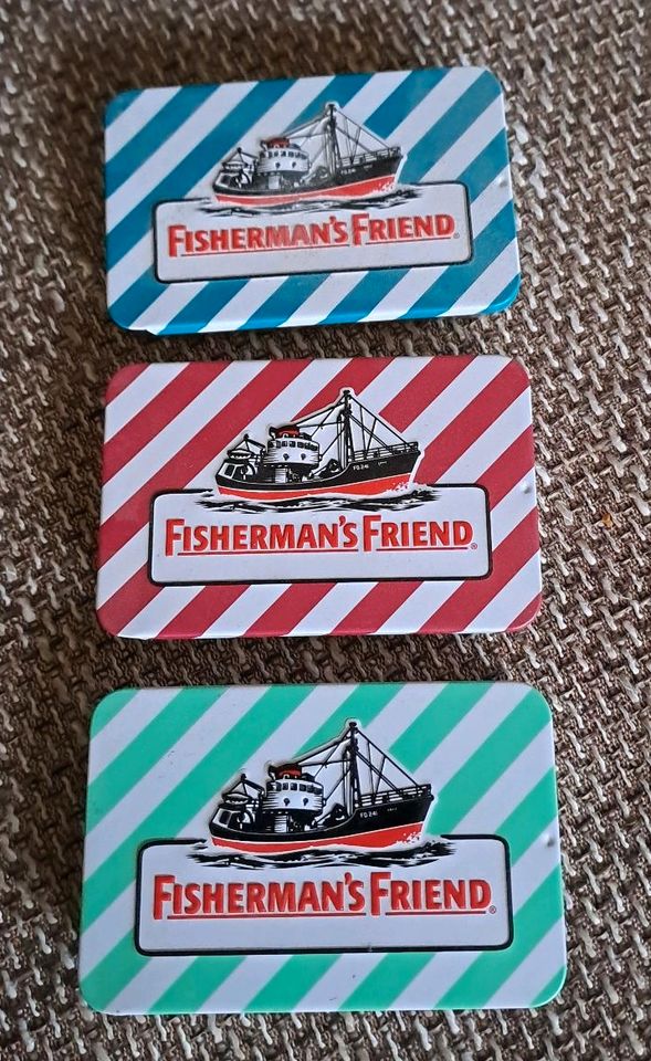 Drei Fisherman's  Friend Dosen in Berlin