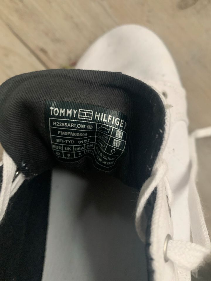 Tommy Hilfiger Schuhe in Krefeld