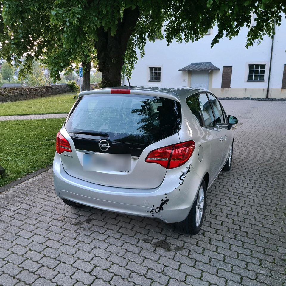 Opel Meriva B 1.4 tüv bis 04.2026 in Burbach
