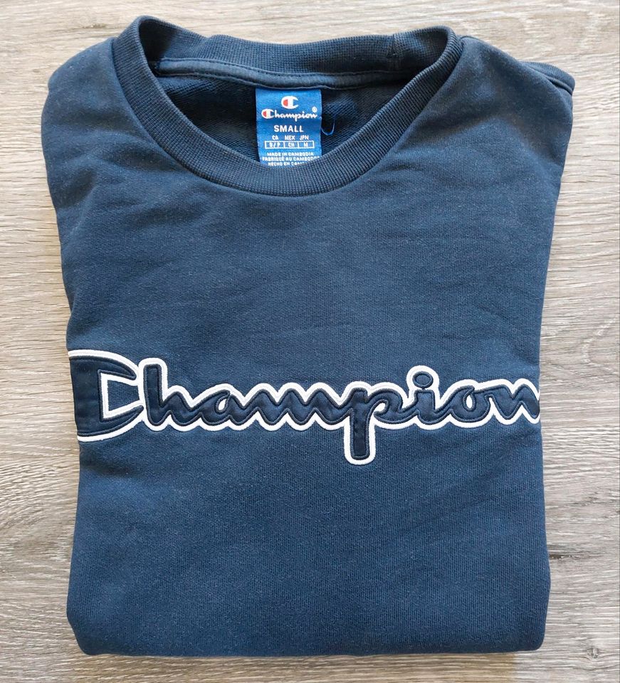 Pullover Sweatshirt Champion marine blau Größe S in Hessen - Eschenburg |  eBay Kleinanzeigen ist jetzt Kleinanzeigen