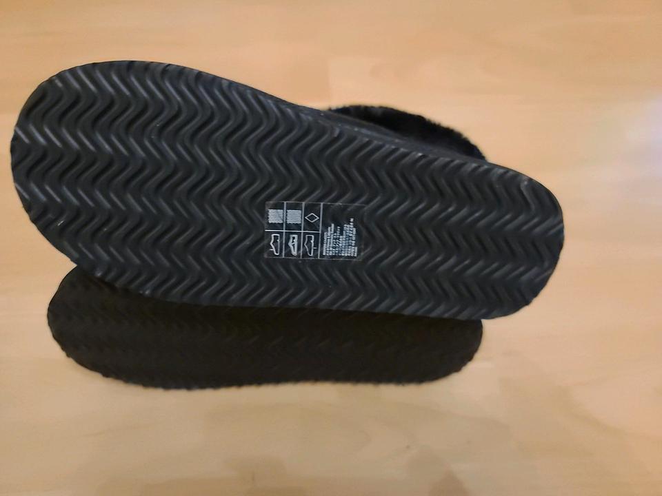 neue Boots Moonboots Winterschuhe Stiefel Schuhe gefüttert 35 in Leipzig