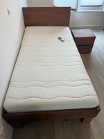 Schönes Bett mit elektrischem Lattenrost und Nachttisch Niedersachsen - Laatzen Vorschau