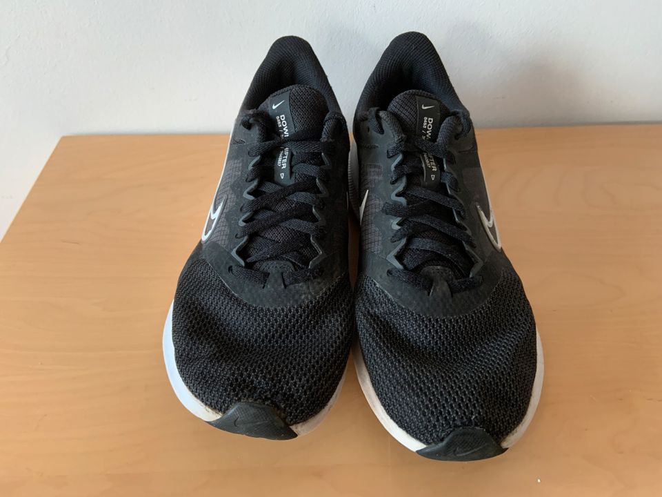 Nike Sneaker Running Laufschuhe Uk 7.5 Gr 42 Sport Schuhe in Essen