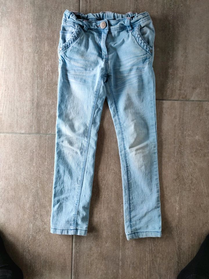 Süße helle Jeans Gr. 122 in Halsbrücke