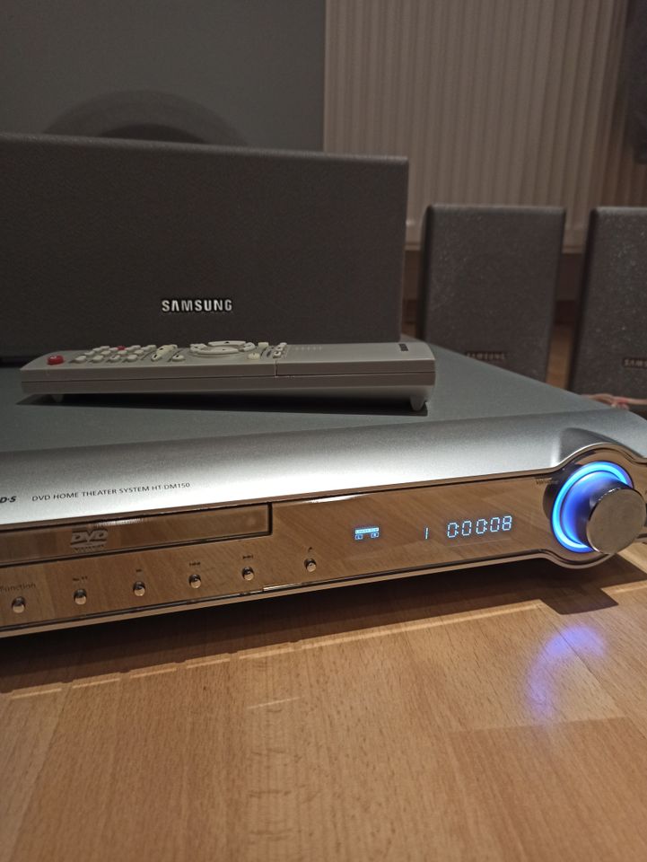 Samsung DVD Home Theater System HT-DM 150 Radio, CD - 400 Watt in Berlin