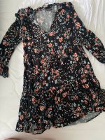 Kleid Gr. 40 Schwarz Blumenmuster Yessica Fit&Flare Niedersachsen - Oldenburg Vorschau